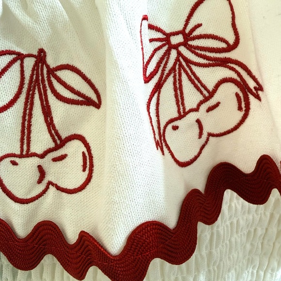 🍒 Evolutionary Cherry & Bow Smocked Crop Top Red and White Size L NWT - Picture 5 of 10